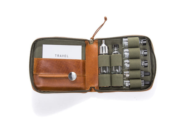 Luxueux kit à cocktail de voyage par Stephen Kenn en collaboration avec Gin & Luck - 2015