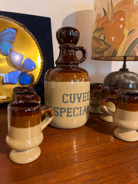 Le Sélectionneur - Brocante - Service à liqueur vintage en grès émaillé Cuvée Spéciale - Carafe et 6 verres
