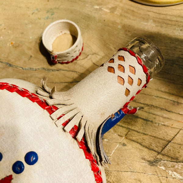 Bouteille traditionnelle vintage de l'ex-Yougoslavie gainée de cuir - Années 70