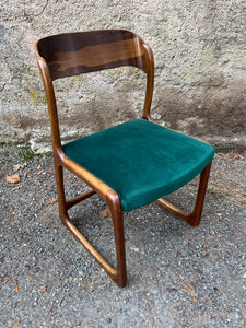 Chaise traineau Emile et Walter Baumann en noyer années 60