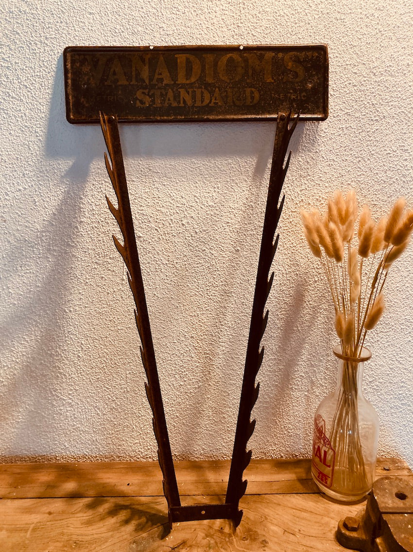Plaque / Porte outils publicitaire Vanadiom's Metric Standard - 1930