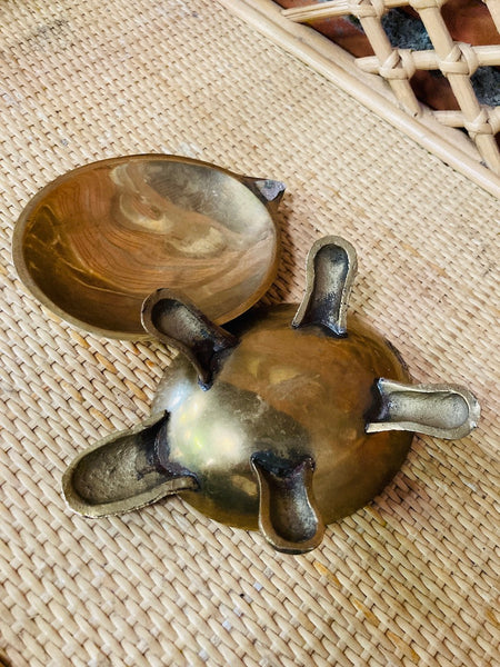 Boite tortue en laiton et nacre vintage