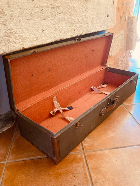 Longue malle / valise de voyage vintage en carton et poignée cuir