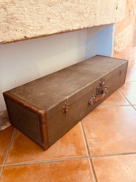 Longue malle / valise de voyage vintage en carton et poignée cuir