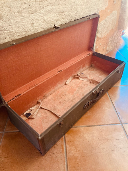 Longue malle / valise de voyage vintage en carton et poignée cuir