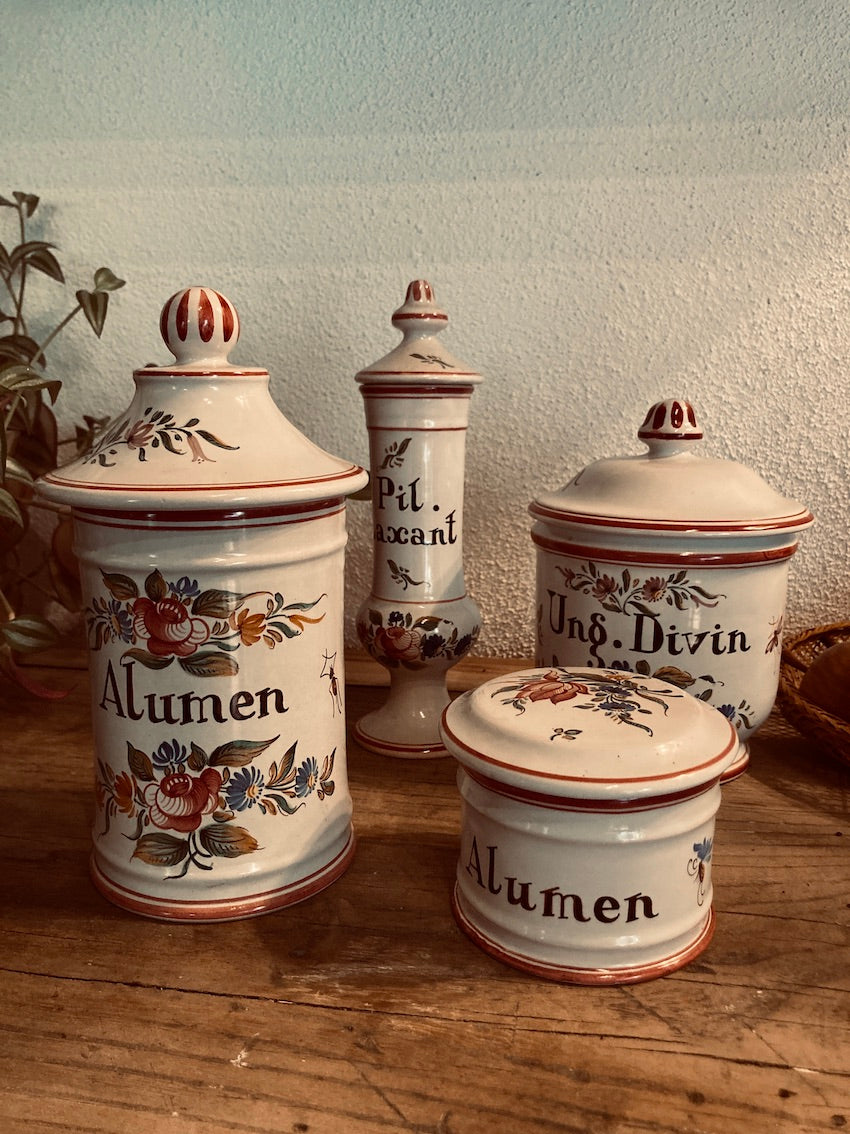 Ensemble de 4 pots de pharmacie / d'apothicaire vintages Léon Warin