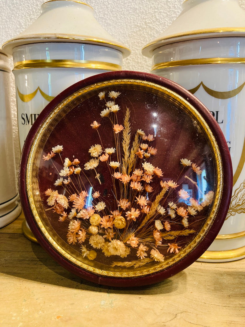 Cadre vintage de fleurs séchées fait main