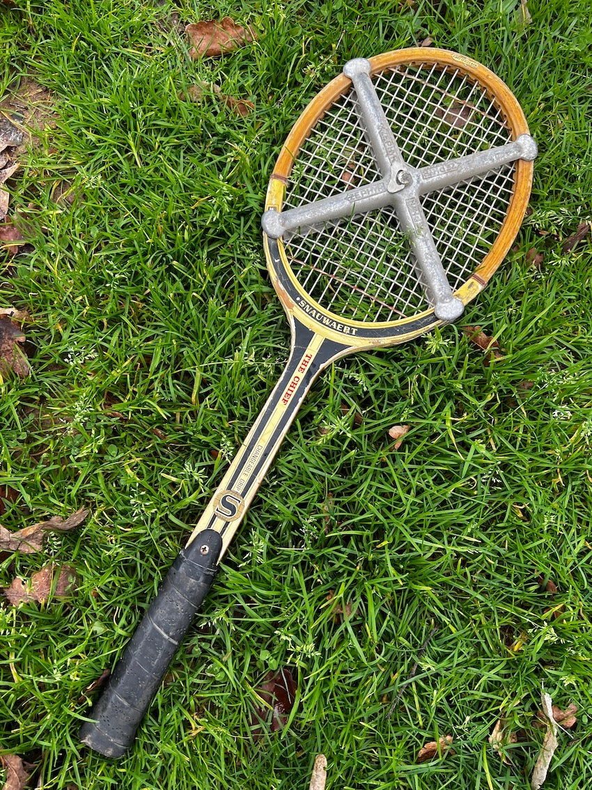 Raquette tennis vintage en bois avec housse et croix zephyr Raquette tennis vintage en bois avec housse et croix zephyr