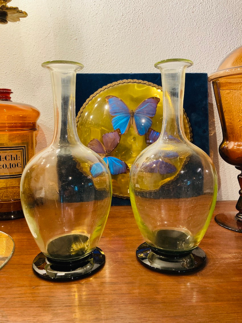 Paires de vases vintages en ouraline jaune/vert et base noire