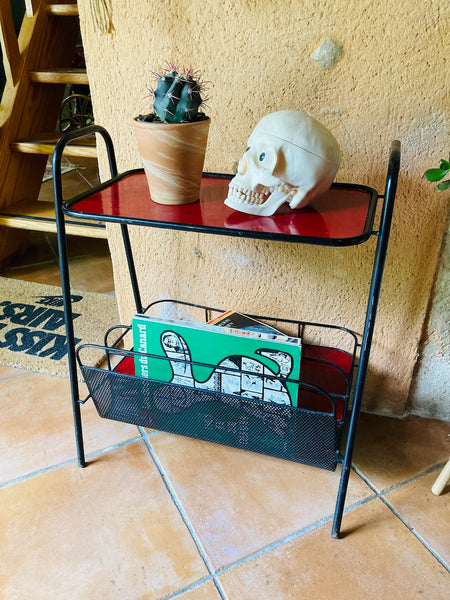 Table porte-revue en métal noir et rouge - Années 70