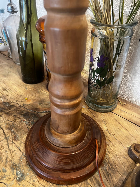 Lampe vintage à poser en bois exotique