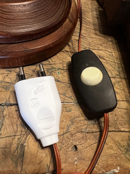 Lampe vintage à poser en bois exotique