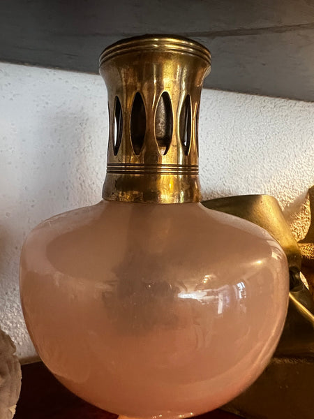Lampe Berger vintage en verre opaline rose