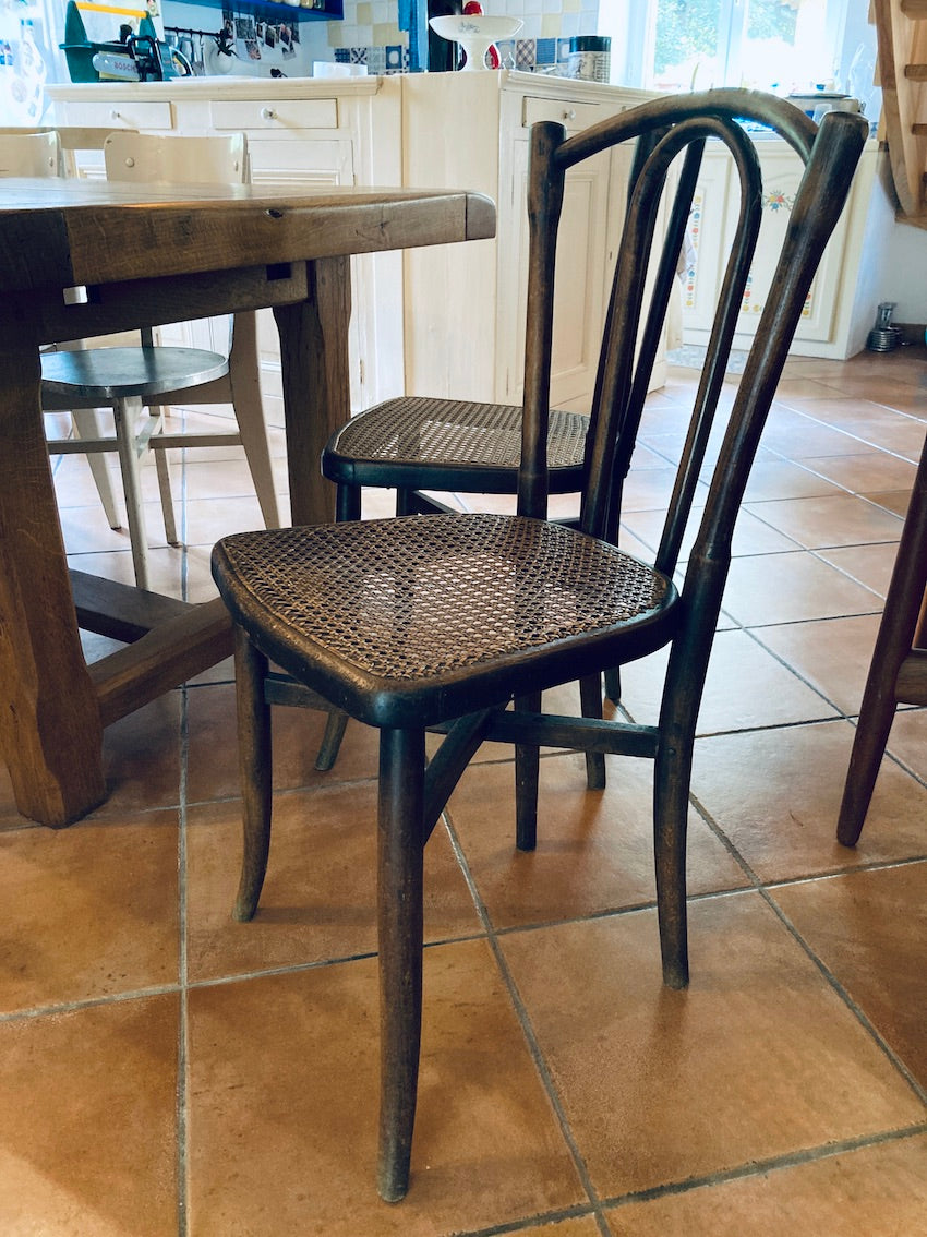Chaise de bistrot en bois cannée vintage EV