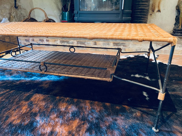 Table basse vintage en osier et fer forgé