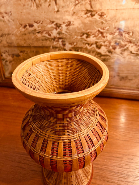 Vase / soliflore vintage en bambou tressé.