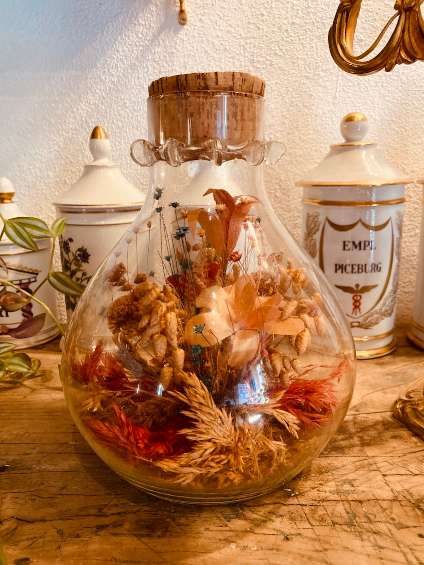 Bonbonne vintage en verre soufflé de fleurs séchées