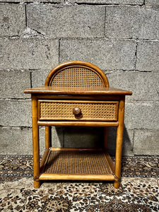 Table de chevet vintage en rotin, bois et cannage