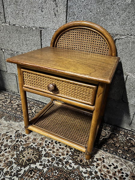 Table de chevet vintage en rotin, bois et cannage