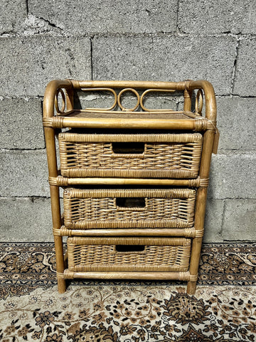 Commode / chevet vintage en rotin à 3 tiroirs