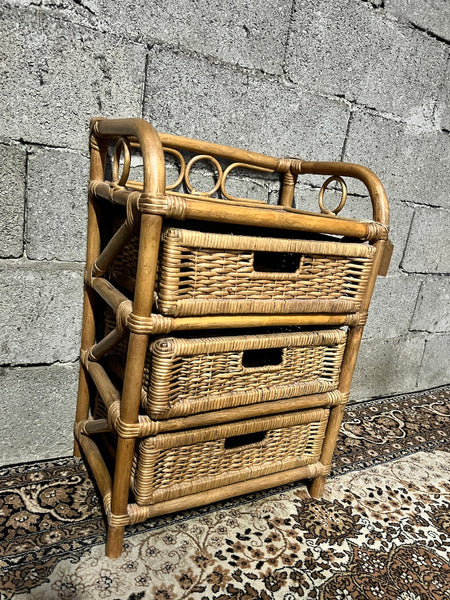 Commode / chevet vintage en rotin à 3 tiroirs