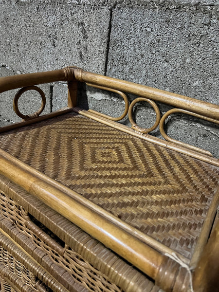 Commode / chevet vintage en rotin à 3 tiroirs
