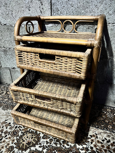 Commode / chevet vintage en rotin à 3 tiroirs