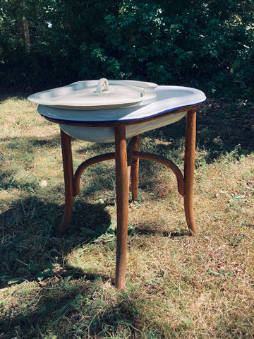 Bidet vintage en bois et émail style Thonet avec couvercle