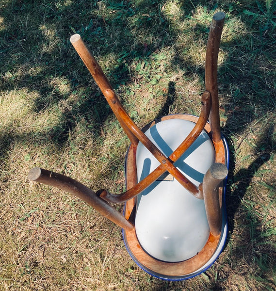 Bidet vintage en bois et émail style Thonet avec couvercle