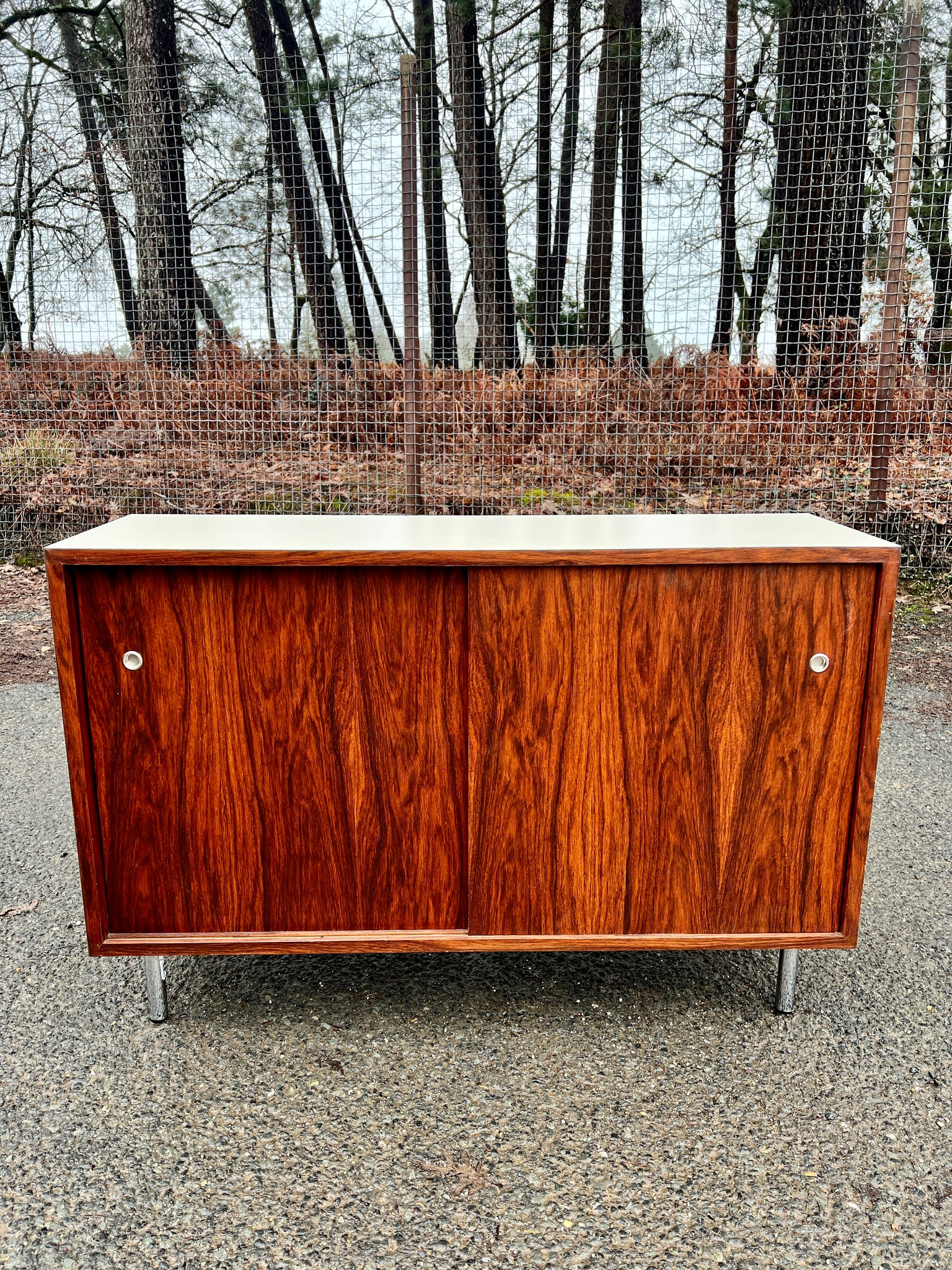 Meuble HIFI enfilade au style scandinave en placage de palissandre