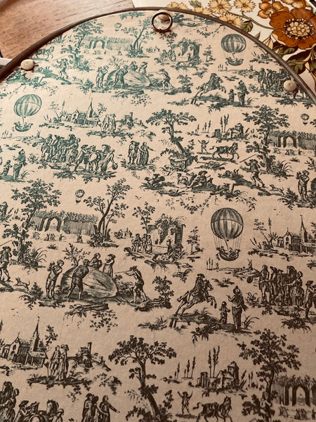 Cadre en verre bombé vintage roses artificielles