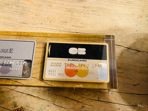 Inclusion en résine / presse-papiers vintage Eurocard Mastercard