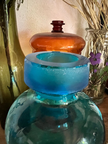 Bouteille / flacon de pharmacie ou d'apothicaire vintage en verre soufflé bleu bouché à l'émeri