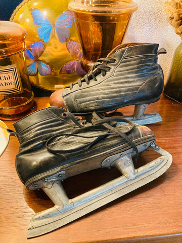 Paire de patins à glace vintage BMV en cuir