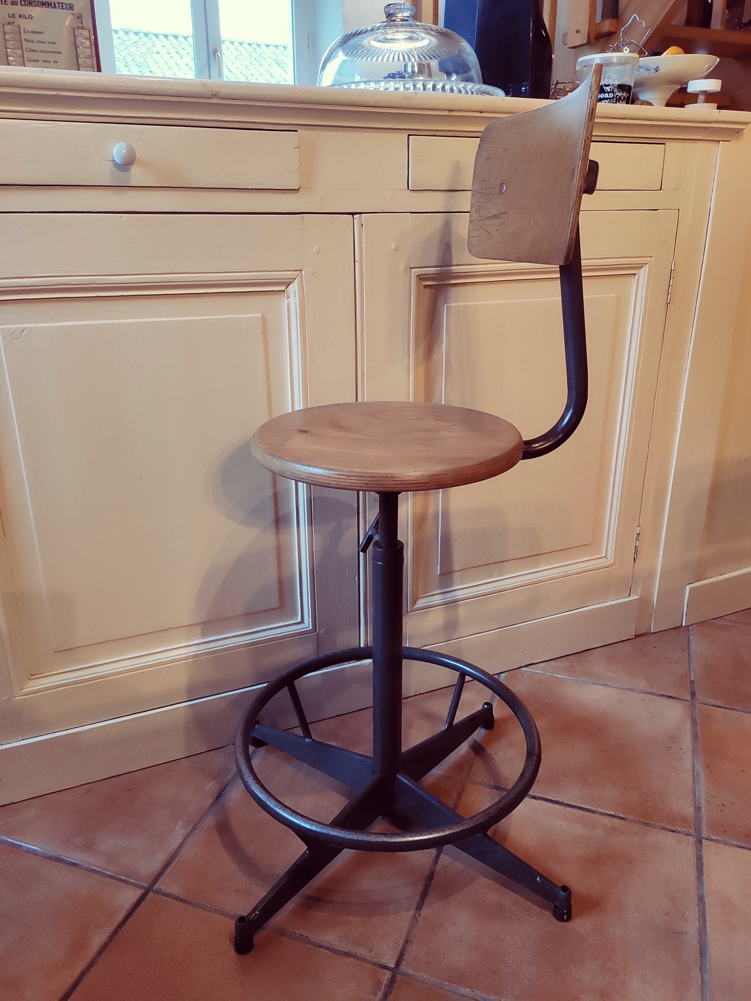 Chaise d'atelier, d'architecte ou d'école pivotante et réglable - Le Sélectionneur - Brocante en ligne