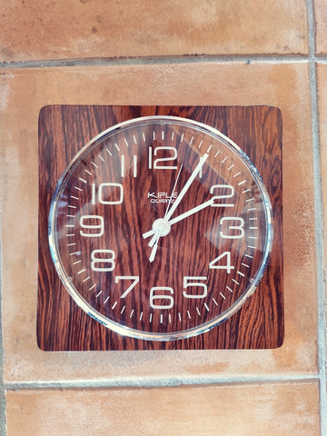 Pendule vintage en formica KIPLE à quartz - Le Sélectionneur - Brocante en ligne