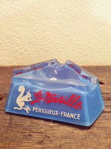 Cendrier vintage en verre bleu La Noisille - Périgueux - Le Sélectionneur - Brocante en ligne