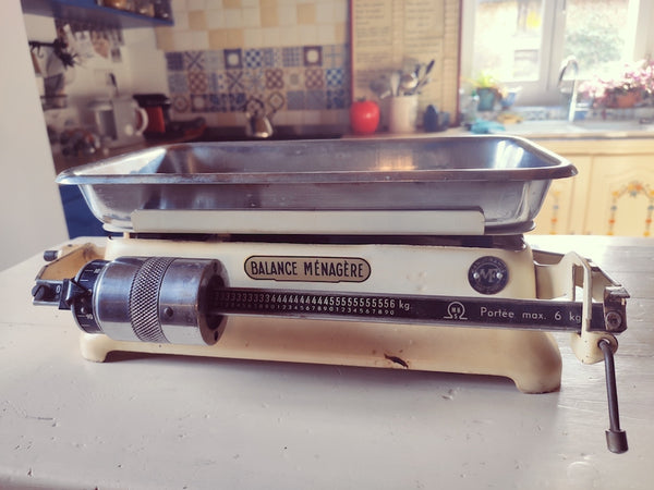 Balance ménagère vintage Manufrance - Années 50 - Le Sélectionneur - Brocante en ligne