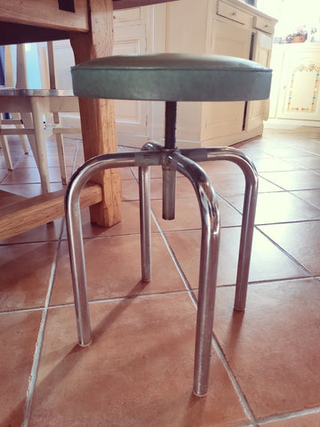 Ancien petit tabouret de bureau industriel - Le Sélectionneur - Brocante en ligne