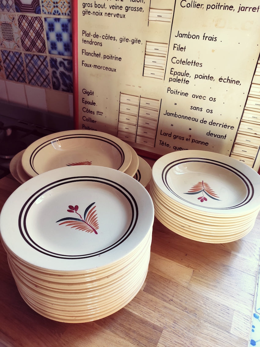 Service Gien France modèle "Odile" peint à la main - Années 40/50 - Le Sélectionneur - Brocante en ligne