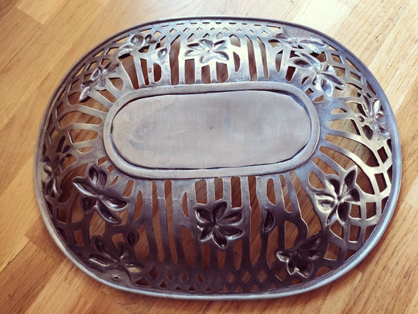 Corbeille à pain ancienne en étain 95% - Le Sélectionneur - Brocante en ligne