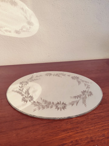 Miroir à poser vintage rond gravé motifs floraux - Le Sélectionneur - Brocante en ligne