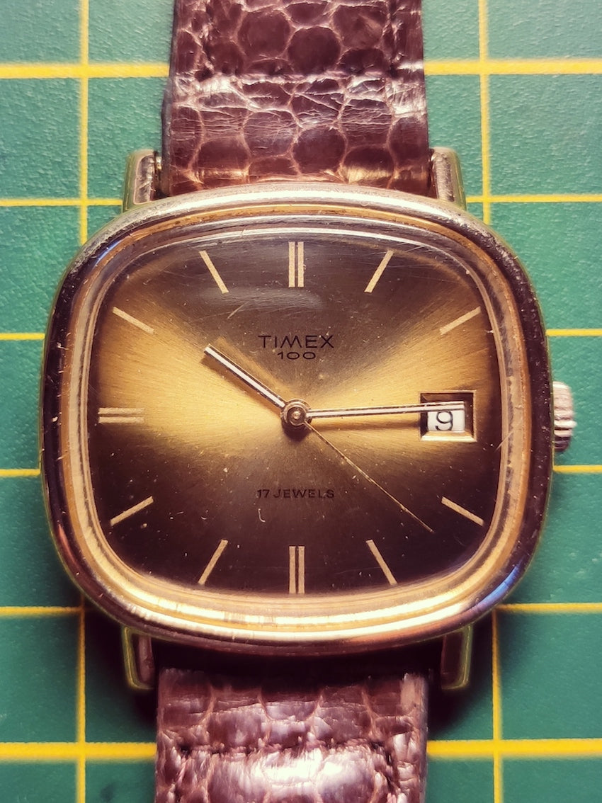 Montre Timex 100 mécanique 17 jewels - Années 70 - Le Sélectionneur - Brocante en ligne