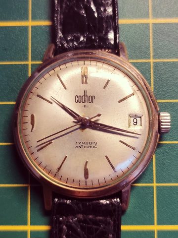 Montre Codhor mécanique plaquée or avec dateur roulette - Années 60 - Le Sélectionneur - Brocante en ligne