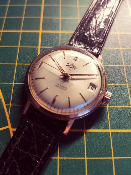 Montre Codhor mécanique plaquée or avec dateur roulette - Années 60 - Le Sélectionneur - Brocante en ligne