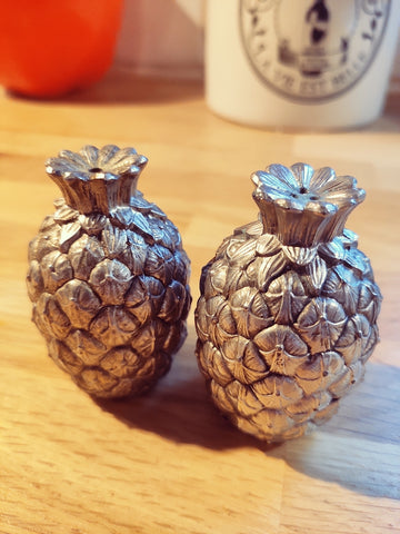 Ensemble salière / poivrière ananas vintage en métal argenté - Le Sélectionneur - Brocante en ligne