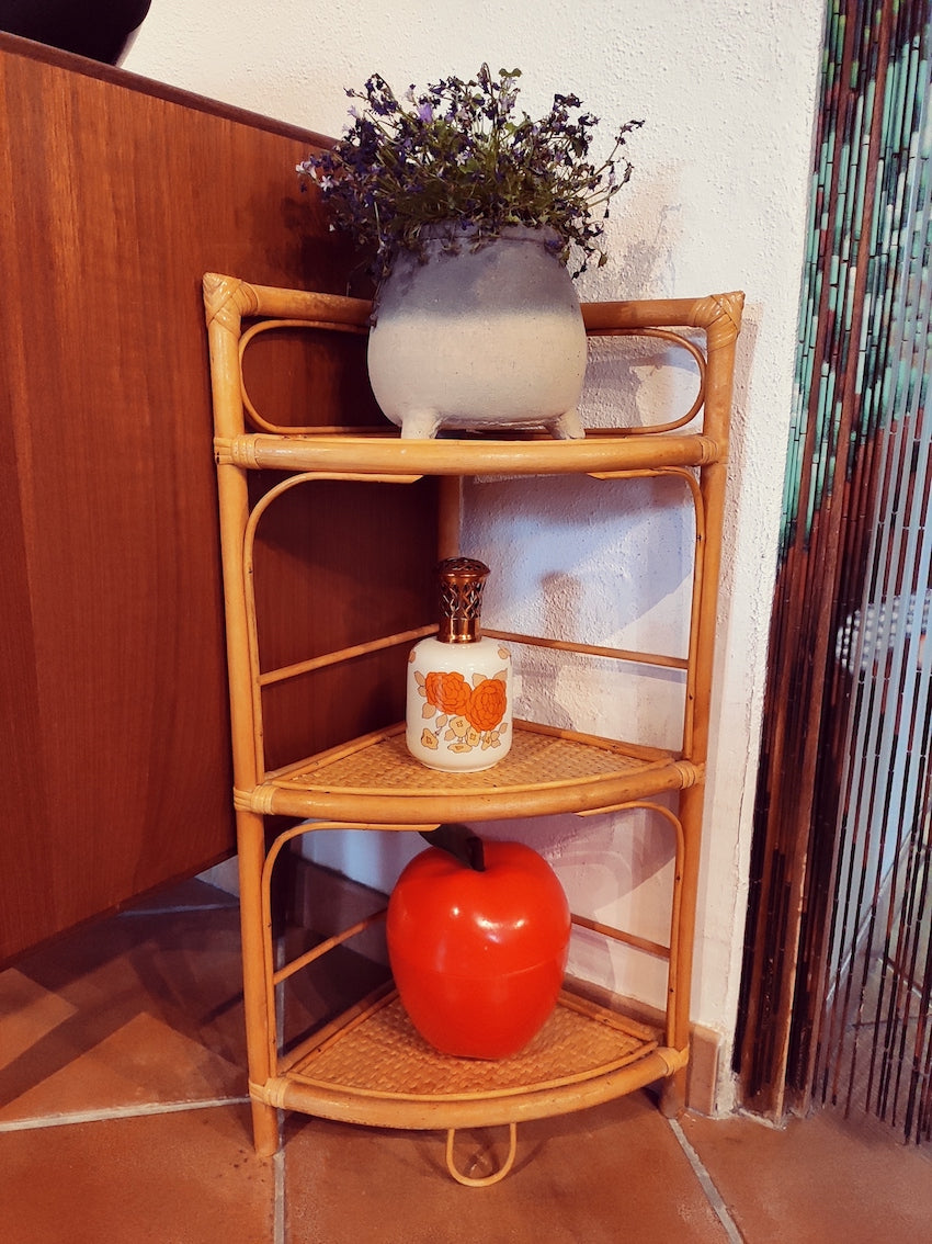Etagère d'angle vintage en bois et rotin - Années 80