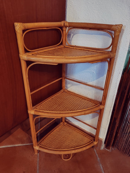 Etagère d'angle vintage en bois et rotin - Années 80
