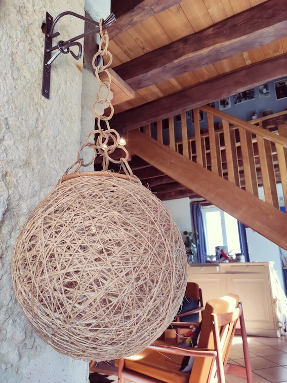 Suspension vintage boule ficelle en rotin - Années 70