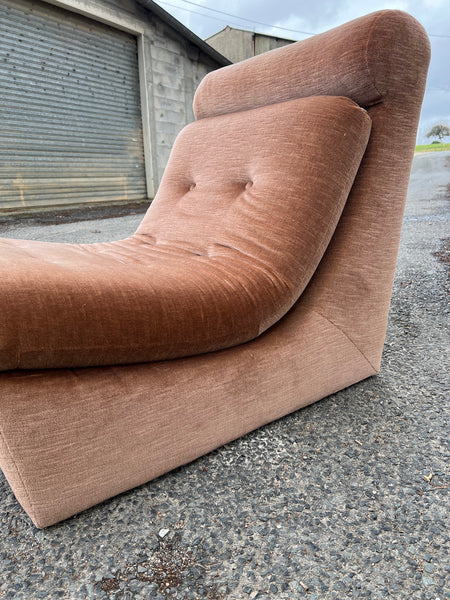 Paire de fauteuils vintages "Space Age" en velours gris rosé - Années 70